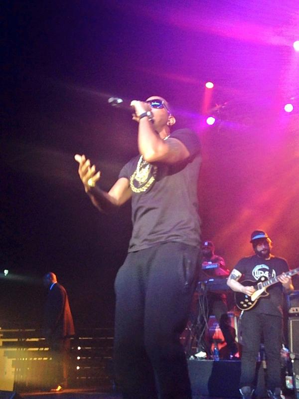 CMUProgramBoard's tweet photo. @Ludacris has hit the @CMUniversity stage! Tweet your photos using #FireUpLuda and ENJOY THE SHOW! http://t.co/UuBhOEWZ5t