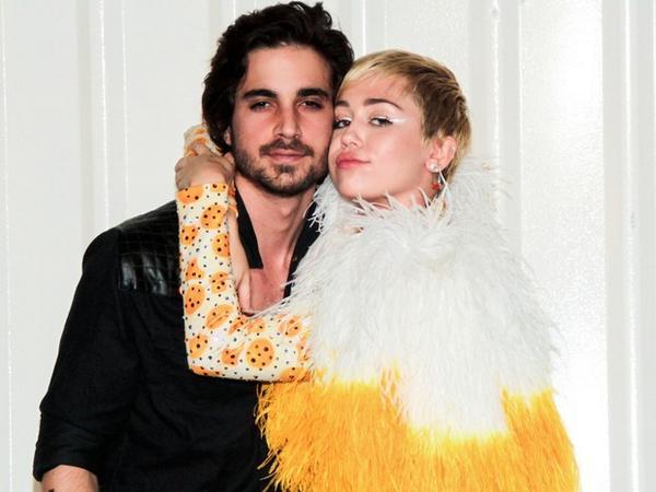 MileyCyrusBR's tweet photo. M&amp;G: Miley e o cantor Naldo. E o cantor Fiuk! http://t.co/MjmkBDRuTz