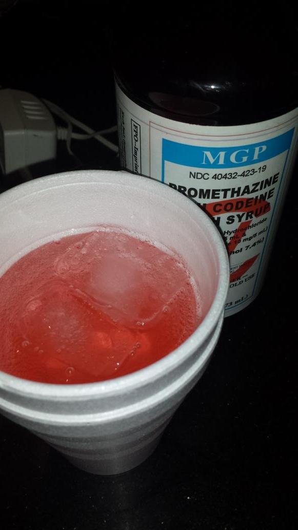 JugginAssMonroe's tweet photo. TwoCups && Rolled Blunts #ImLeanin #SmokinDope http://t.co/ZaehJ889Ef