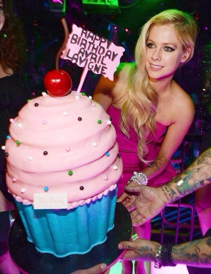 Happy 30th Birthday, Avril Lavigne * 