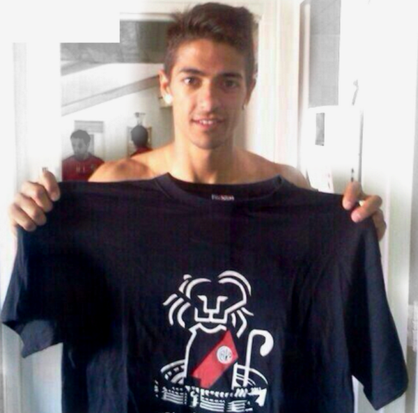 Reporte_Futbol's tweet photo. Remera León de River. La remera que más le gusta a Manu Lanzini. La conseguis en → http://t.co/MG0FtPos6L http://t.co/Ujmtxf7z8p
