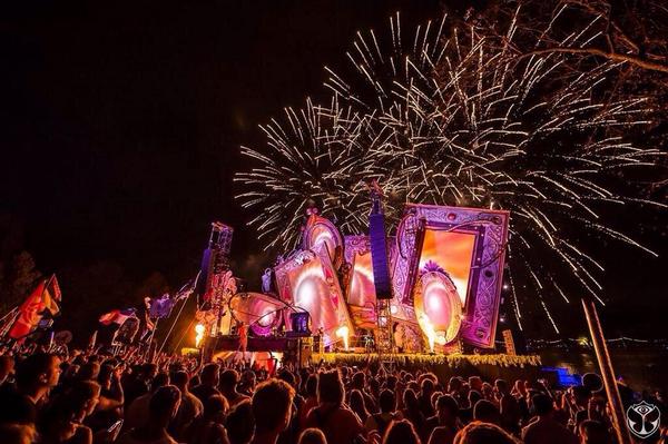 Tomorrowland365's tweet photo. Who's ready for 3 are Legend Smashing the fucking house!!! Dimitri Vegas. Steve Aoki. Like Mike. http://t.co/Om3F6o0ozB