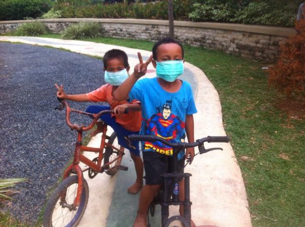 Anak-anak berhak hidup dengan udara yang bebas asap hasil bakaran lahan industri! #PLGmenolakasap