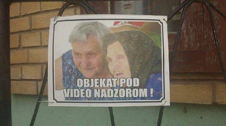 Byr2b_uCMAErILN.jpg:large