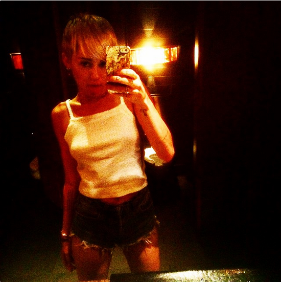 wcstop_wb's tweet photo. 👄👅😍 @MileyCyrus http://t.co/kyynzWR9tL