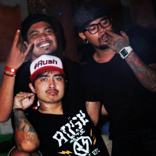WOLFshop_'s tweet photo. #latepost#akustik#mambal http://t.co/EI67hSxcV9