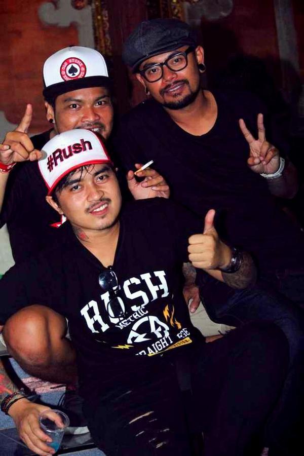 WOLFshop_'s tweet photo. #latepost#akustik#mambal http://t.co/EI67hSxcV9