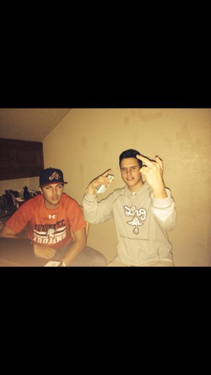 cjs30077's tweet photo. Me and bfee playing cuts! #djfee http://t.co/IMLlu0giK1