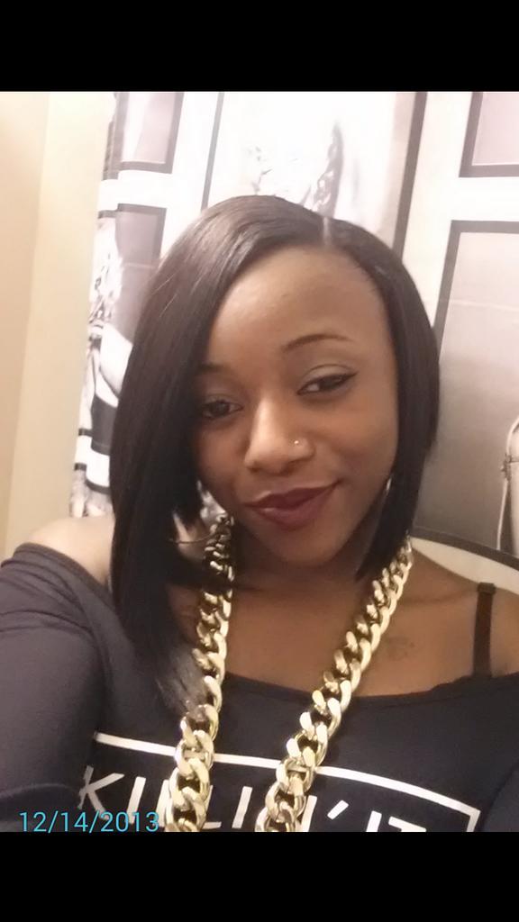 __LilBITCH's tweet image. “@Who_CaresCarter: Ladies quote this with a selfie of you wearing lipstick 💄” Selfie... full body shot #wateva lol