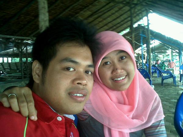 rizkyazhariR's tweet photo. Hahaha @dyahretnopa kapan ya kita minum kelapa lagi. http://t.co/diMUhF2LEA