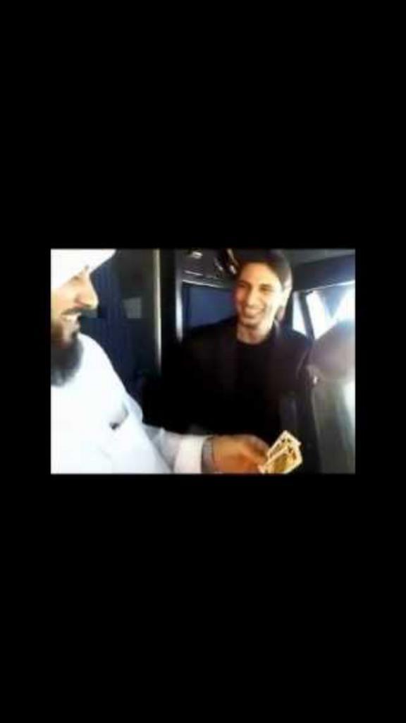 مالذي في يد العريفي هل هو كتاب الله.... استغفر الله ربي وأتوب إليه وامصيبتاه