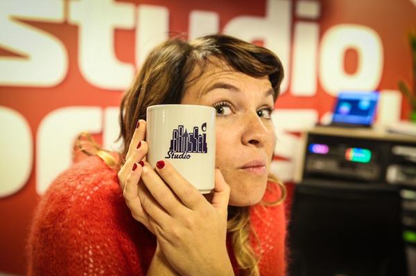 stubru's tweet image. Wat zou de wereld zijn zonder koffie? Happy International Coffee Day! @siskaschoeters trakteert, nu luisteren!