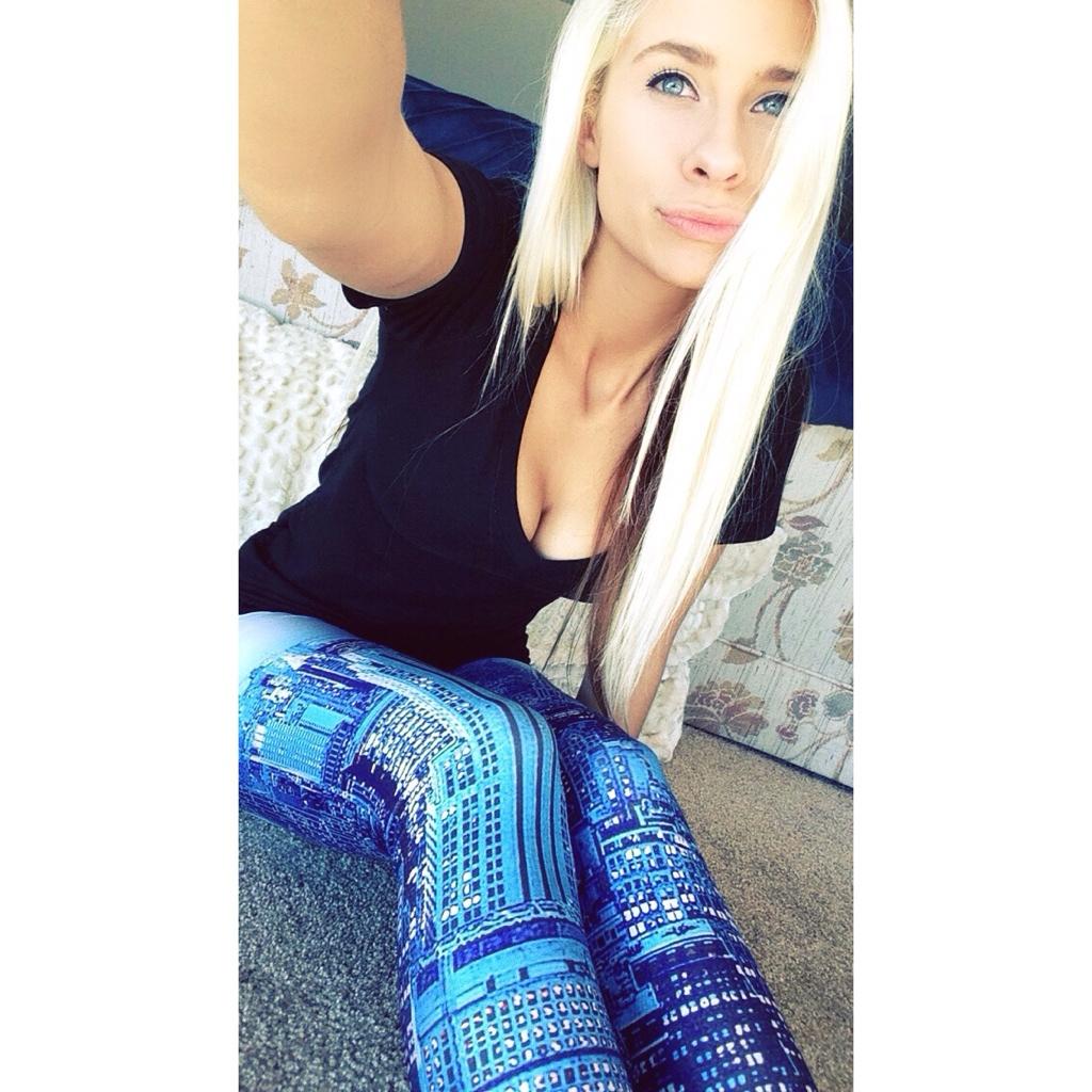 Andie Case on Twitter: "Cuz these pants are awesome 🌌 ✌ #Sel