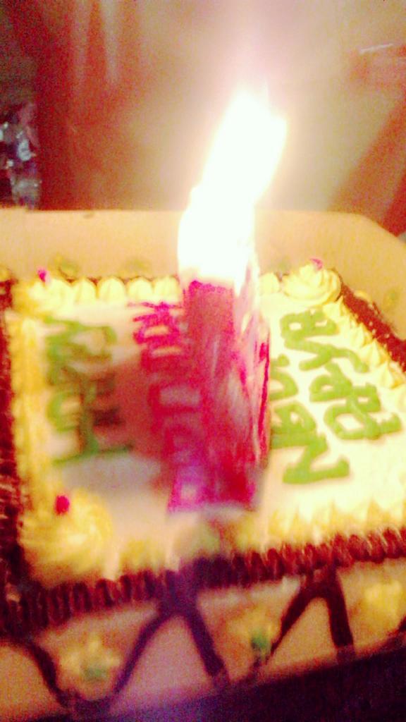 nie platih gue yg ultah