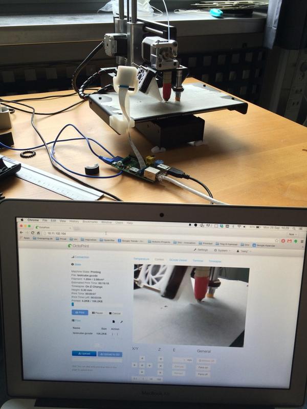 Agilehandyman's tweet image. 3D print! Nu via #octopi #printception