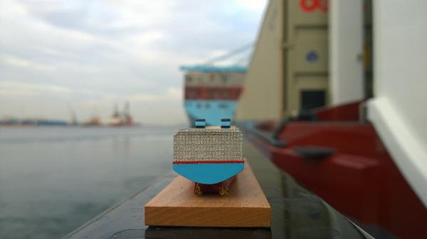 boon_fred's tweet photo. #klein #groter #grootst 😁😁😁  #NLRTM #Mearsk http://t.co/qExgrlIHgG
