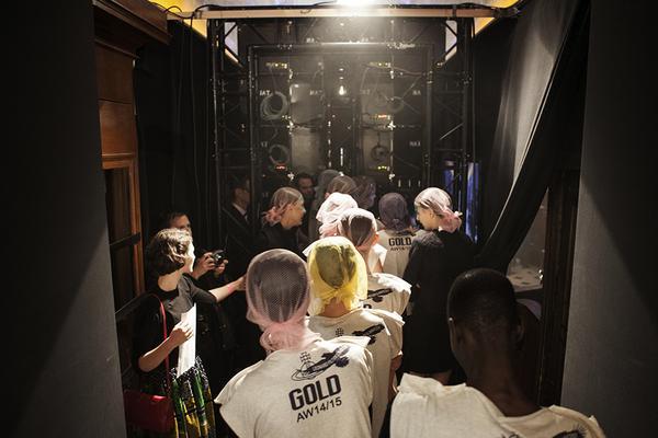 westwood_japan's tweet photo. #GoldLabelSS15 コレクションの舞台裏はこちらからご覧頂けます。 instagramはこちら @viviennewestwoodofficial http://t.co/Fv5sv8eNxO