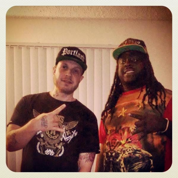 smokegraydee's tweet photo. IN THE STUDIO PUTTING IN WORK WITH MY MF BRO!!! NONSTOP... PRODUCED "EVERYBODY" BY   YO GOTTI AND PLENTY MORE HITZ... http://t.co/JYCfic8MHv