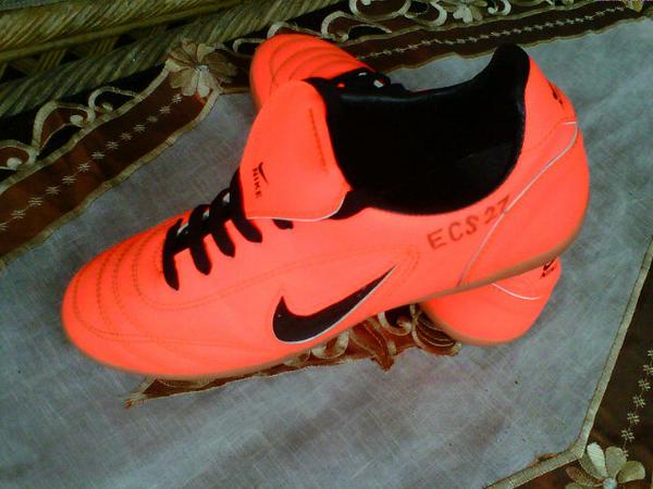 Aku cuma bisa memainkan bola tidak halnya memainkan hati wanita-ECS27