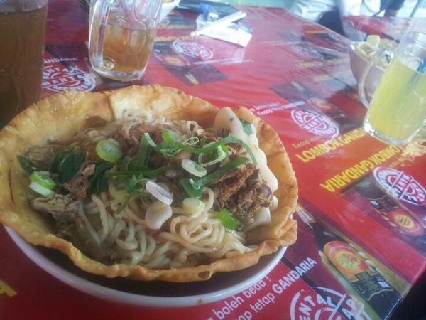 nyla_bee's tweet photo. Cc @Antonzozo "@JogjaUpdate: #jogja @mampirmakan: mie ayam tunggal rasa, dpn SD ungaran kotabaru http://t.co/ZGZU8zrifB"