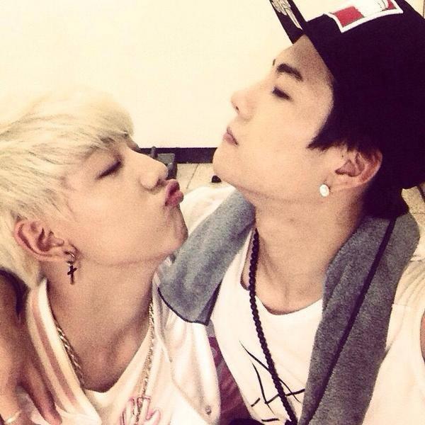 GOTSevenBrazil's tweet photo. IG] 29.09.14 - Atualização do Jackson com Bambam: "Você é meu. #famíliagot7 #marido " http://t.co/iCWK8cSeHx