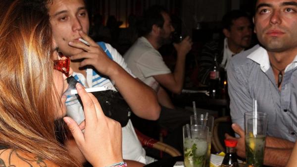 Cooperativa's tweet image. Este miércoles suben los cigarrillos y licores por reforma tributaria bit.ly/1DR1BMm