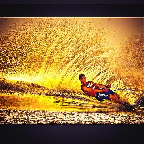 thomasdegasperi's tweet photo. U can't climb the ladder of success w your hands in your pocket.work hard @5hourenergy @lottosportitaly @malibuboats http://t.co/gswebpMwdv