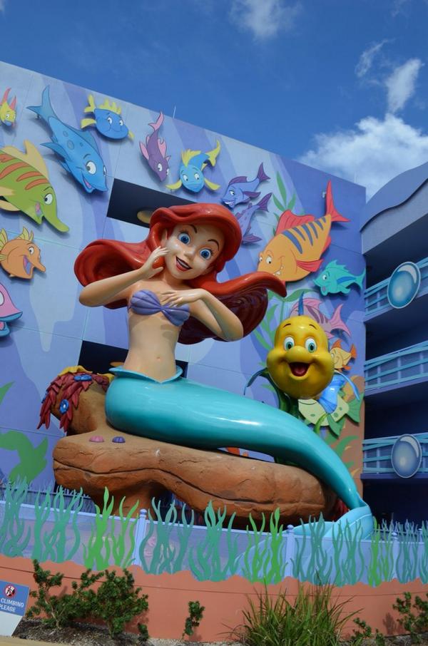 もも Twitterissa ホテル Art Of Animation Resort 外観 大きなアリエル がいます こんなに可愛いくてwdwでは低価格のグループのホテル あちこちに海の世界が広がってて叫びっぱなしだった ももわーるど Wdw Http T Co Irsgoqtadc