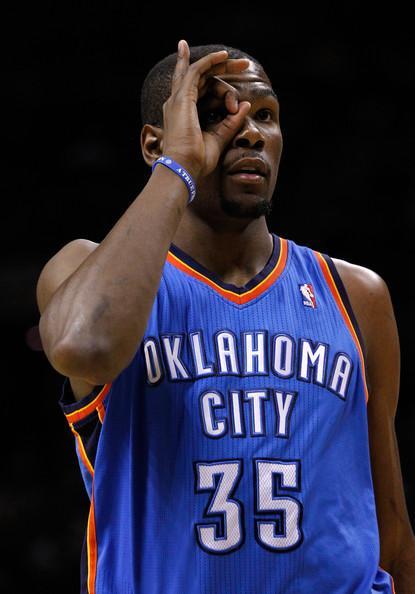 SunTzuK7's tweet photo. Hoy cumple 26 añitos el actual MVP!! Felicidades Kevin Durant!! http://t.co/umtPeMSPQR