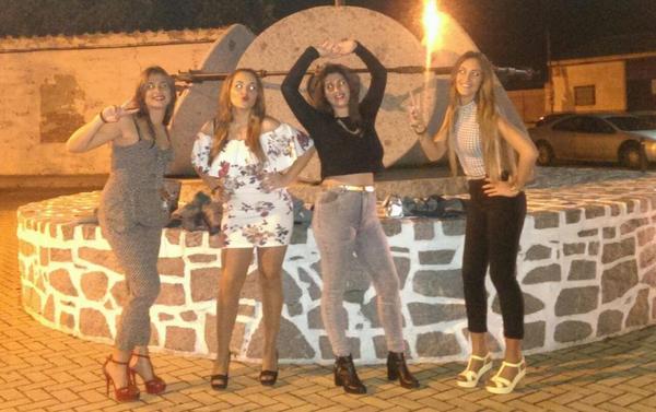 Marinaroque2's tweet photo. "@BeaGF4: Reshulonas 😂 http://t.co/VCi8O8TNEc"