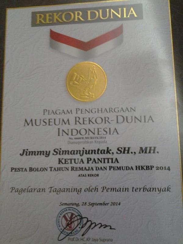 NABAJAIndonesia's tweet photo. Puji Tuhan Bukan hanya rekor muri melainkan rekor dunia acara Tahun Remaja dan Pemuda HKBP http://t.co/3ZYgYYTKME