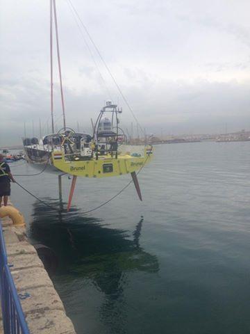 AngelaSails's tweet photo. 1 in, 6 to go.. First in the water.. first at the....  :-) @volvooceanrace  @schoutenglobal @brunelsailing http://t.co/JzZlGJuwW5