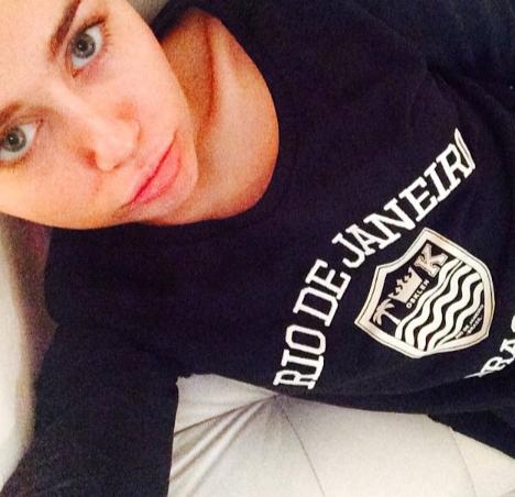 twdeadan's tweet image. acabaram as estruturas,to sem chão e com o cu na mão,porra Miley #BrazilianSmilersLovesMiley #BangerzTourRiodeJaneiro