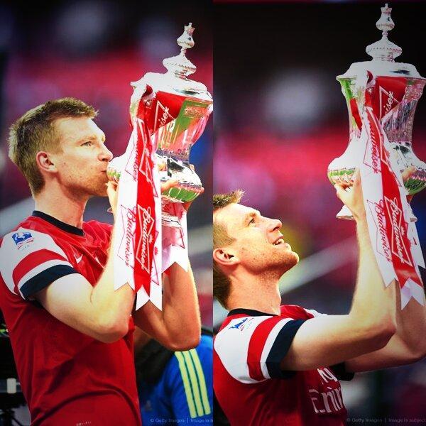 Happy Birthday our CB !! Per Mertesacker 