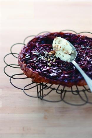 laroussecuisine's tweet photo. Vous allez vous régaler avec cette tatin au #chou rouge > http://t.co/Yg1JDnTUPd http://t.co/vgSussFC9Q