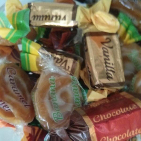 Jense_Pense's tweet photo. Hey Candyshop in my Offices :) #bestmomentoftheday http://t.co/QsqvJzmQzc