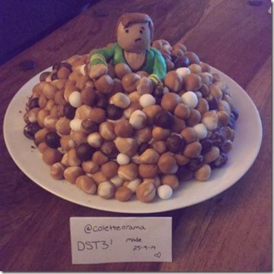DestFanEvents's tweet photo. Our #DSTCake winner is 'Trouble with Tribbles' by @coletteorama. Fantastic! 2 Gold tix for her & hubby Darren await! http://t.co/kHcMZzrngP