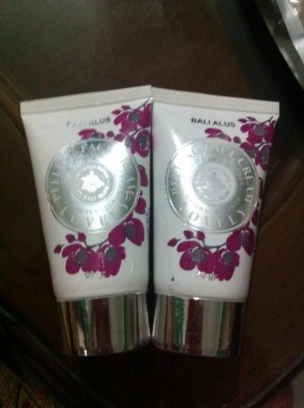 FlowerQStore's tweet image. #premiumbarter utamain #sell peeling face (kiri sisa 30%)(kanan 98%) &amp;amp; face and body masker (sisa 90%) BALI ALUS