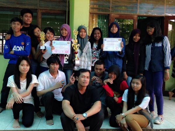 TeaterMelati's tweet photo. Kemarin, tgl 28 Sept 2014. Kita berhasil menjuarai 2 lomba yg diadakan di STAIN Samarinda, Yeay! http://t.co/Yut1XTm6sm