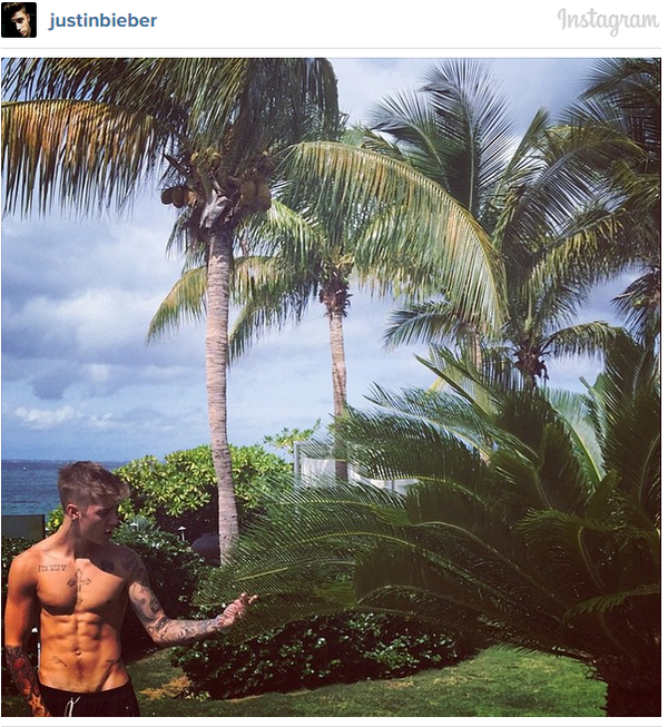 MTVUK's tweet photo. #Beliebers prepare yourselves! @justinbieber promises new music following his hols 🌴 http://t.co/2aVYiIKN2N http://t.co/gk4KHnhtuN