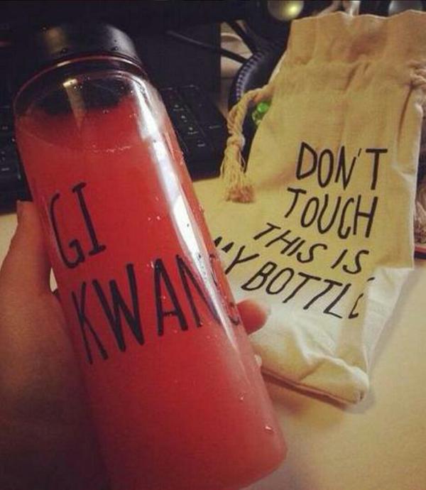 the_Jeunks's tweet photo. Contoh MY BOTTLE.. bisa km tulis dgn nama kamu atau nama idol kesayangan kamu..:) http://t.co/W7NEDDMr0R