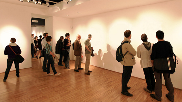 arretsurimages's tweet photo. Une artiste new-yorkaise crée de l'art invisible... qu'elle vend pour des millions http://t.co/qB11gPgQUN http://t.co/VqWoWnUwfR