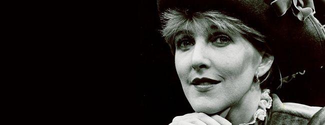 Happy birthday to actress Patricia Hodge. Take a look at Patricia playing Rosalind in 1983 