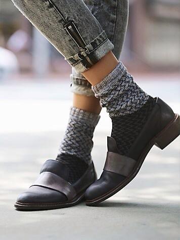 NotonTuesday_'s tweet image. Ja of nee, sokken in je schoenen? Kijk voor #inspiratie op onze #blog notontuesday.com/wear-sokken-sc…