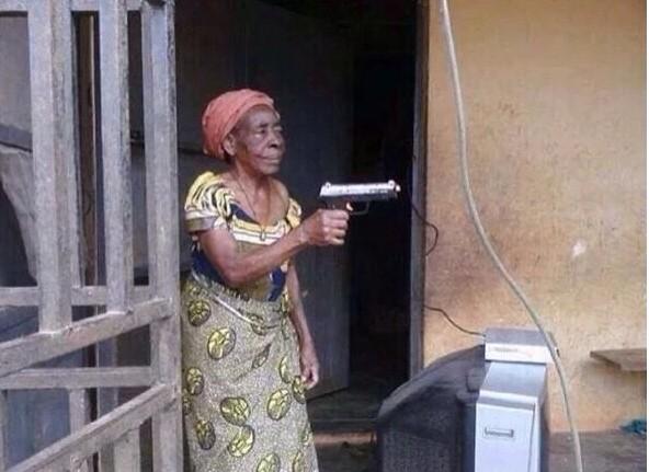 lekwerr's tweet photo. Grandma: Badak 3arous tenye ?
Me: No teta

Grandma: http://t.co/mXu3v4HMEq