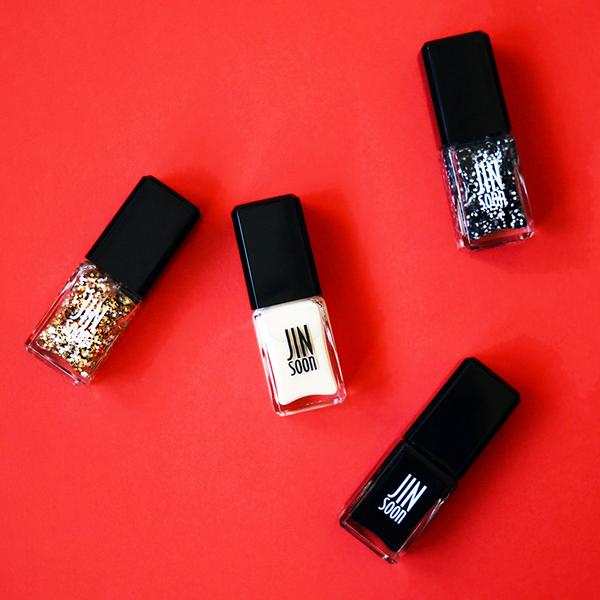 thedistrictapp's tweet photo. Nail art your thing? Get @JINsoon ’s holiday colors before anyone else. #SpringExclusive http://t.co/nOTFYLn3VX http://t.co/sRSlsqgiEs