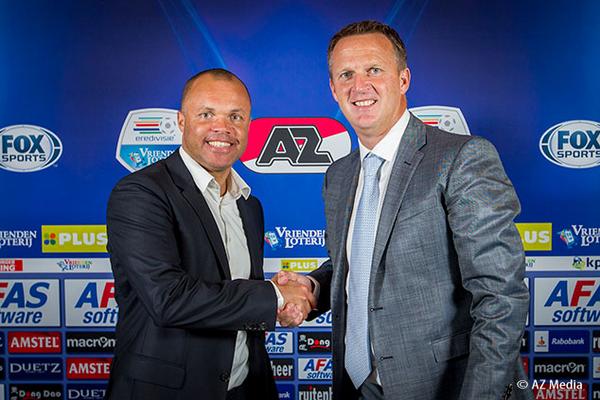 AZAlkmaar's tweet photo. John van den Brom tekent contract tot 2016 bij AZ. Lees het persbericht: http://t.co/ckOdW1ipDM @vandenbrom1966 http://t.co/GDhGTR0Jcu