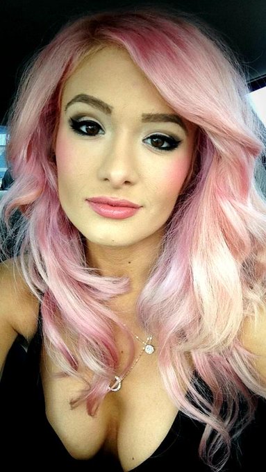 Watch Scarlett Bordeaux's leaked NSFW photo on TwXstars