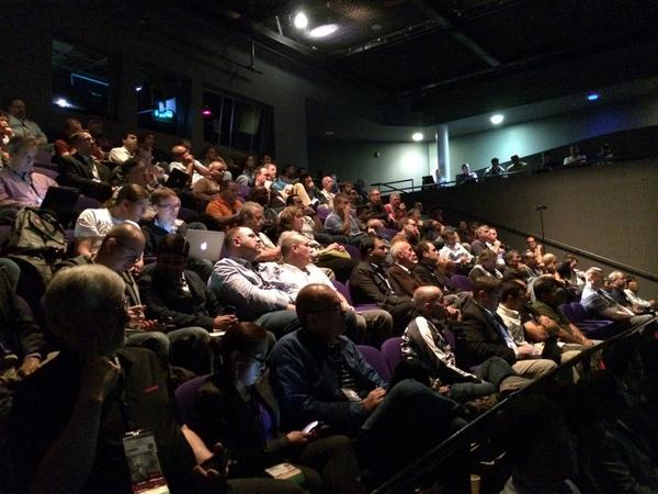 brost's tweet photo. Tons of geeks in a dark room #oaktableworld #oow14 http://t.co/AKCo0oRwbR