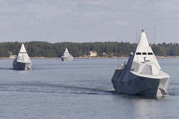 DefenceAustral's tweet photo. Swedish stealth corvettes of Visby class from #TKMS on #NOCO14 exercises in Finland http://t.co/RsqBI24lRk via @a7_FIN_SWE #redoctober